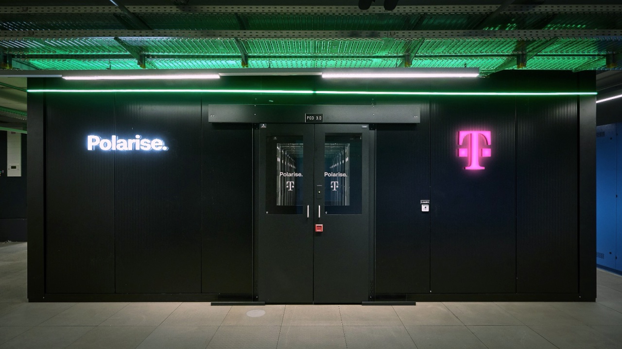 Black server pod labeled 'POD 3.0' with an illuminated Polarise logo and a magenta Telekom T; through the glass doors, a corridor of server racks.